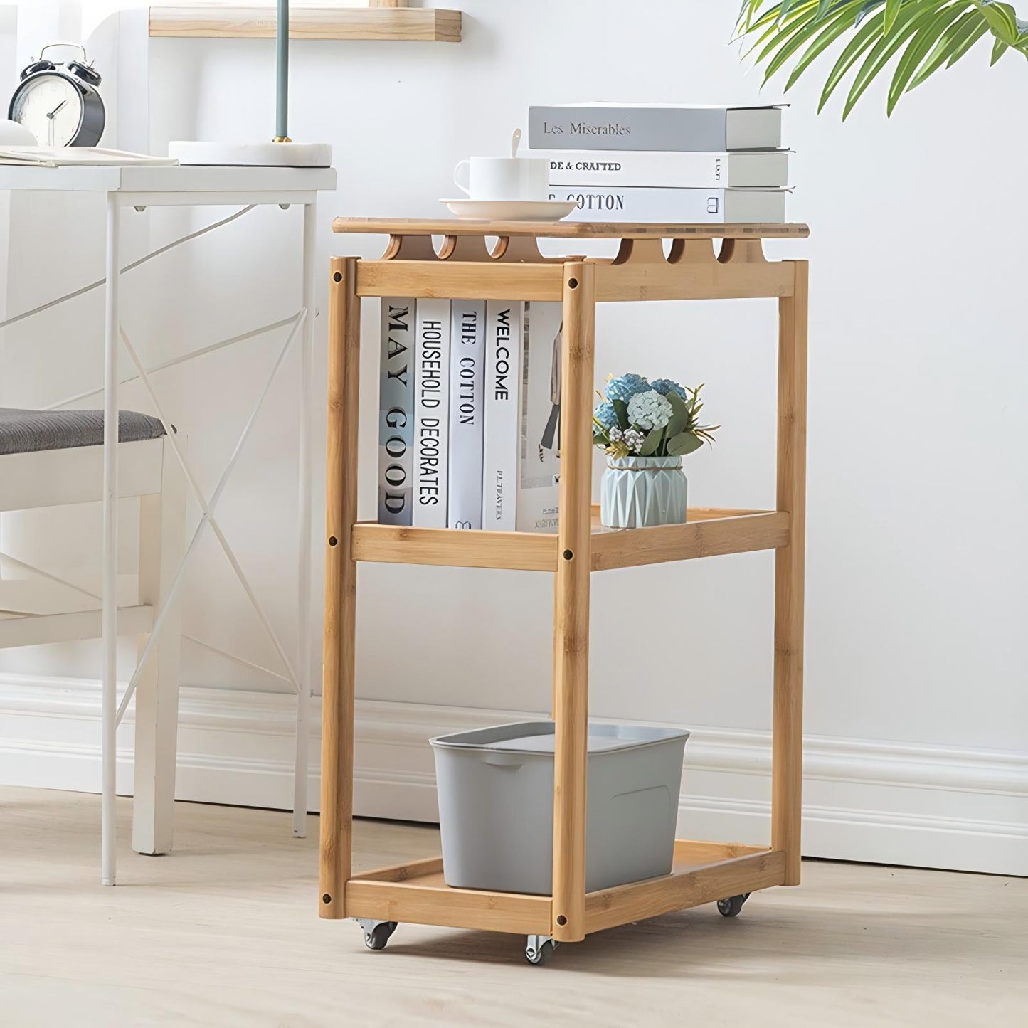 WAOHO Bambus Couchtisch, Beistelltisch, 3-lagig, fahrbar auf Rollen Sofatisch, Schlafzimmer & Büro,Kaffeetisch, Laptoptisch, einfacher Aufbau, für Wohnzimmer